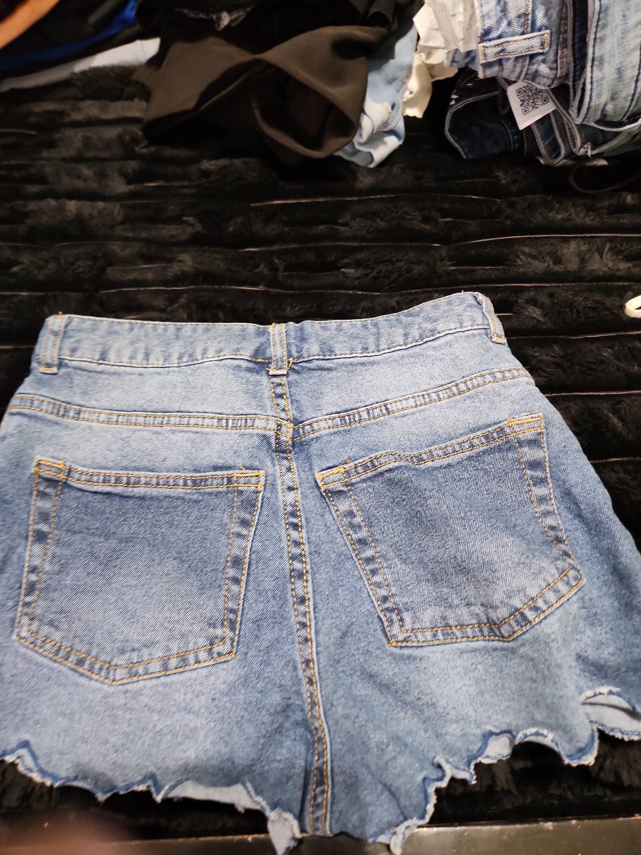 Love Tree Scalloped Hem Denim Shorts
