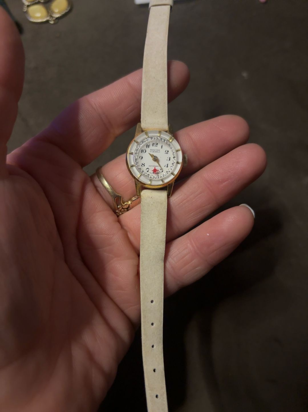 Ravisa Virgin Islands 17 Jewel White & Gold Vintage Watch