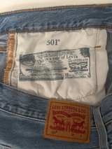 Levi's Women's 501 Original High Rise Shorts 29 EUC - Image 6