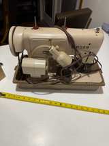 Singer Fashion Mate 237 Sewing Machine - Image 5