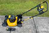 DeWalt 2x20V MAX Brushless Cordless Lawn Mower - Image 2