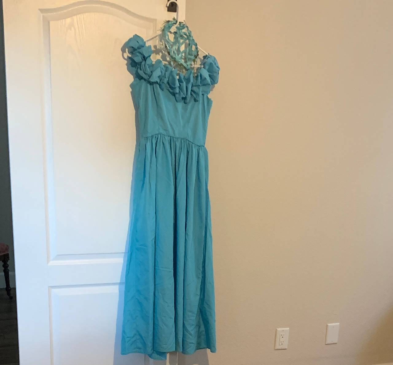 Vintage Style Ruffle Off-the-Shoulder Maxi Dress