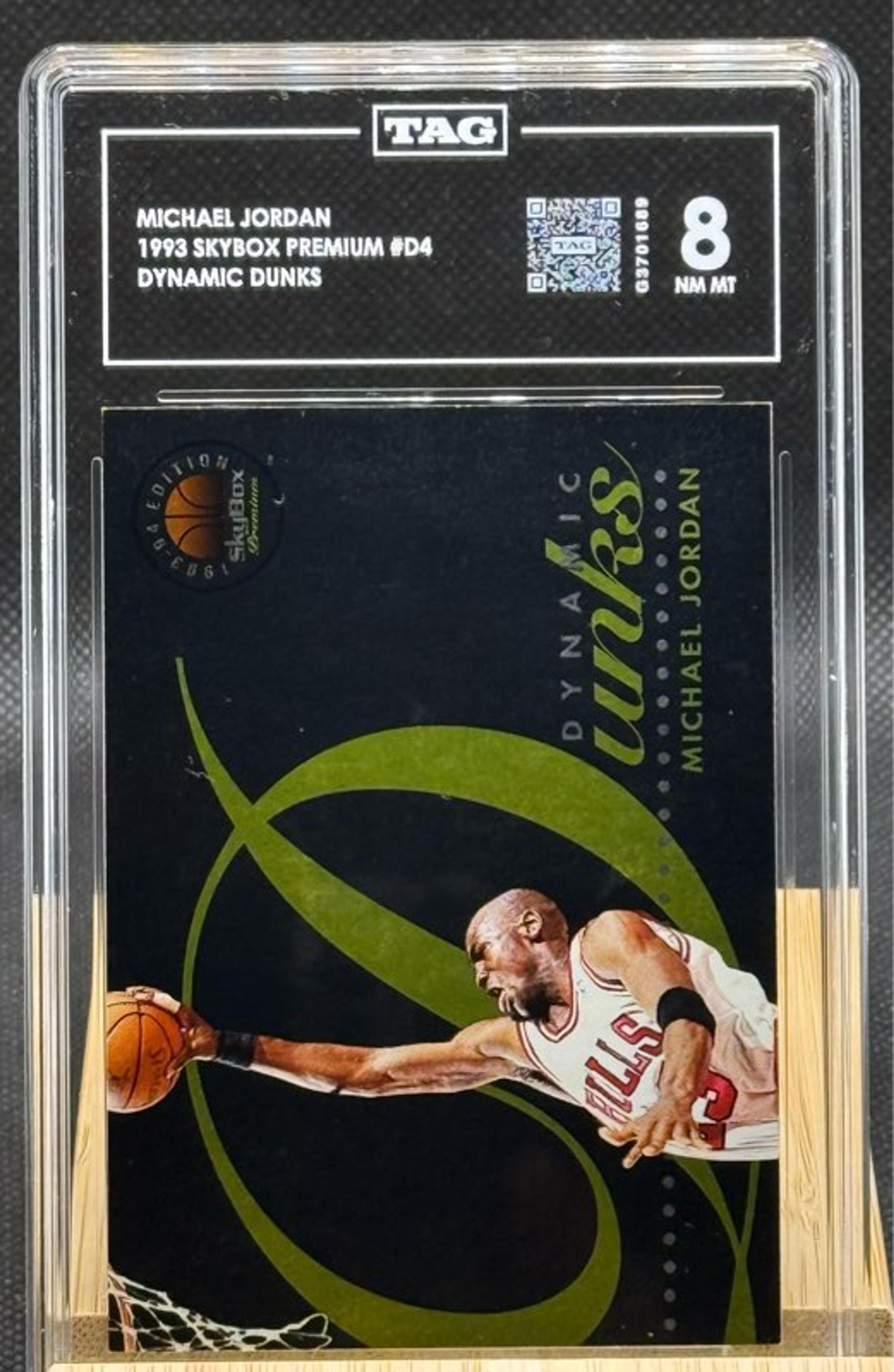 1993 SkyBox Premium Dynamic Dunks Michael Jordan #D4 TAG 8