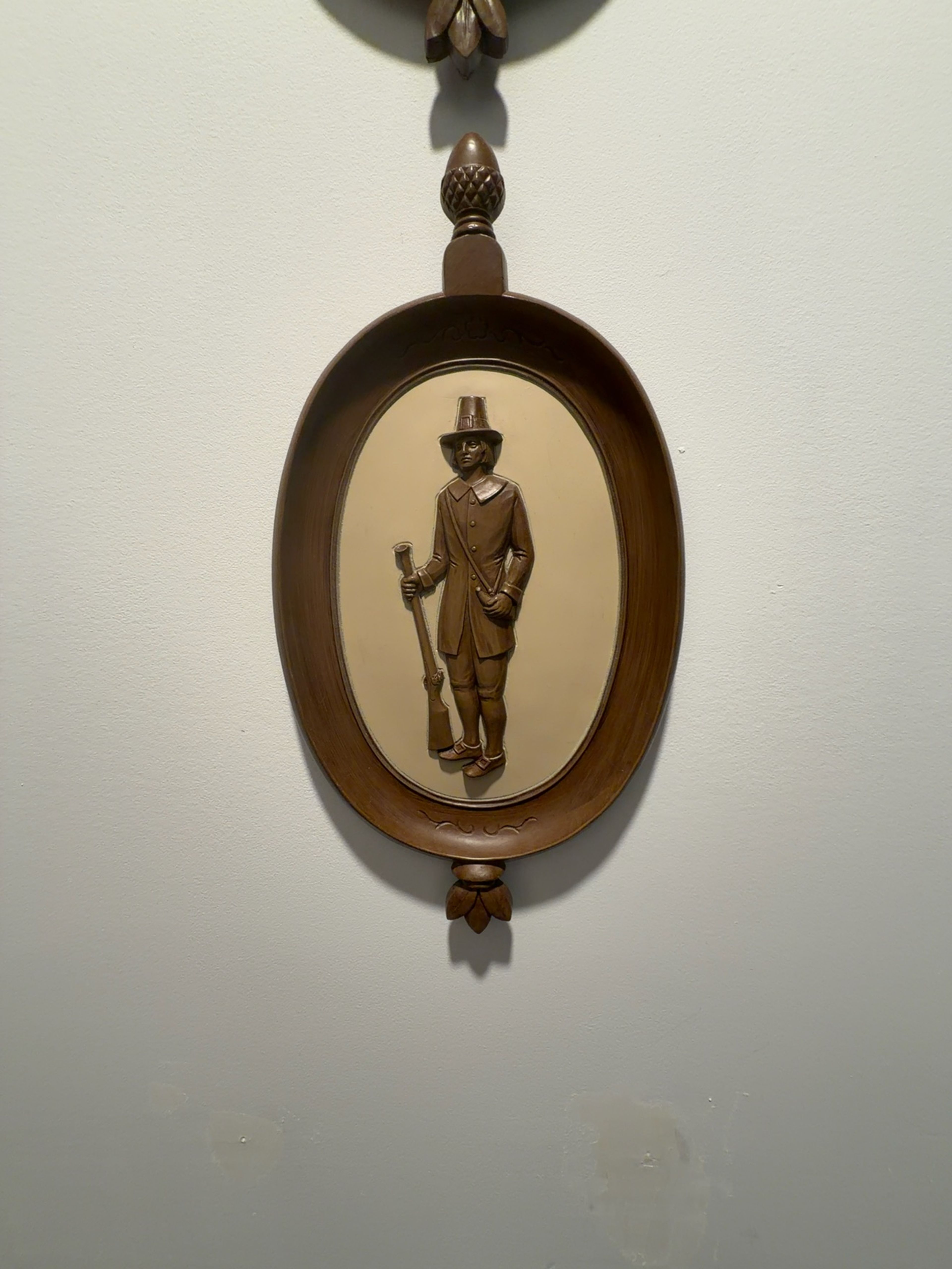 Syroco Pilgrim Wall Plaque Set – Colonial Man & Woman