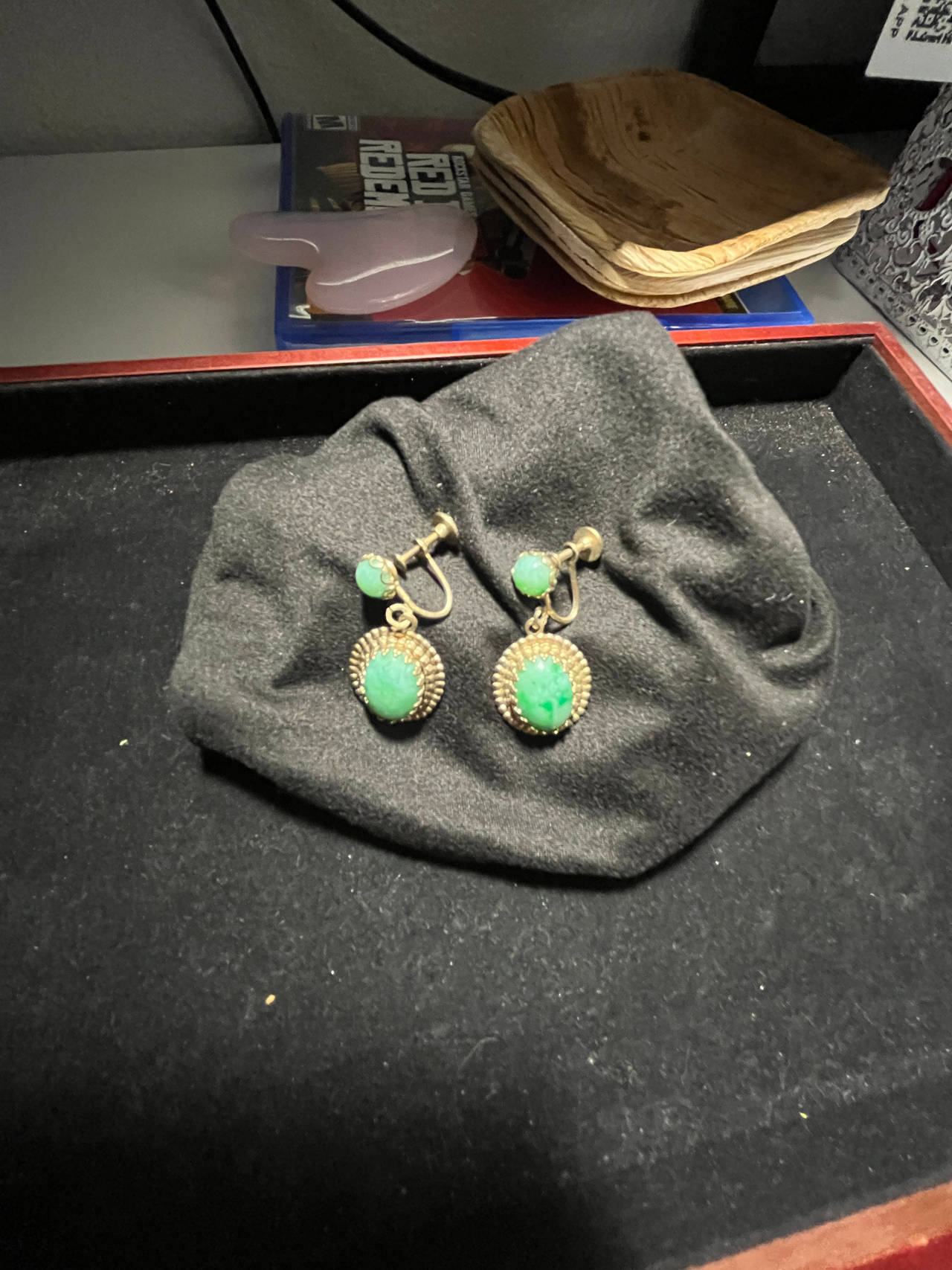 Vintage Screw-Back Earrings with Green Cabochons – Gold-Tone Setting