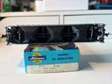 Athearn HO Scale Soo Line 4-Bay Center Flow Covered Hopper - Image 2