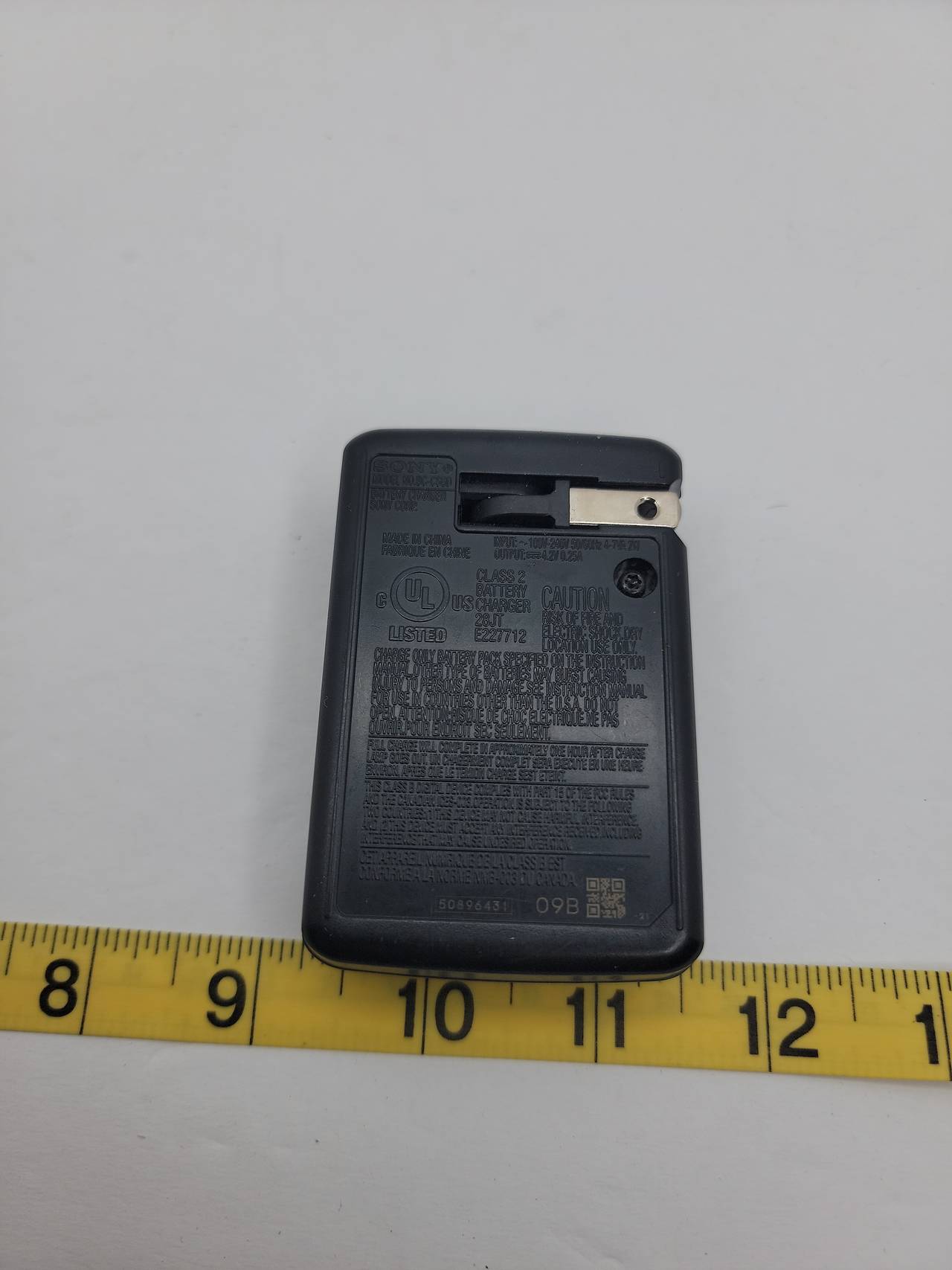 Sony BC-CSG Battery Charger for Cyber-shot G Series Batteries