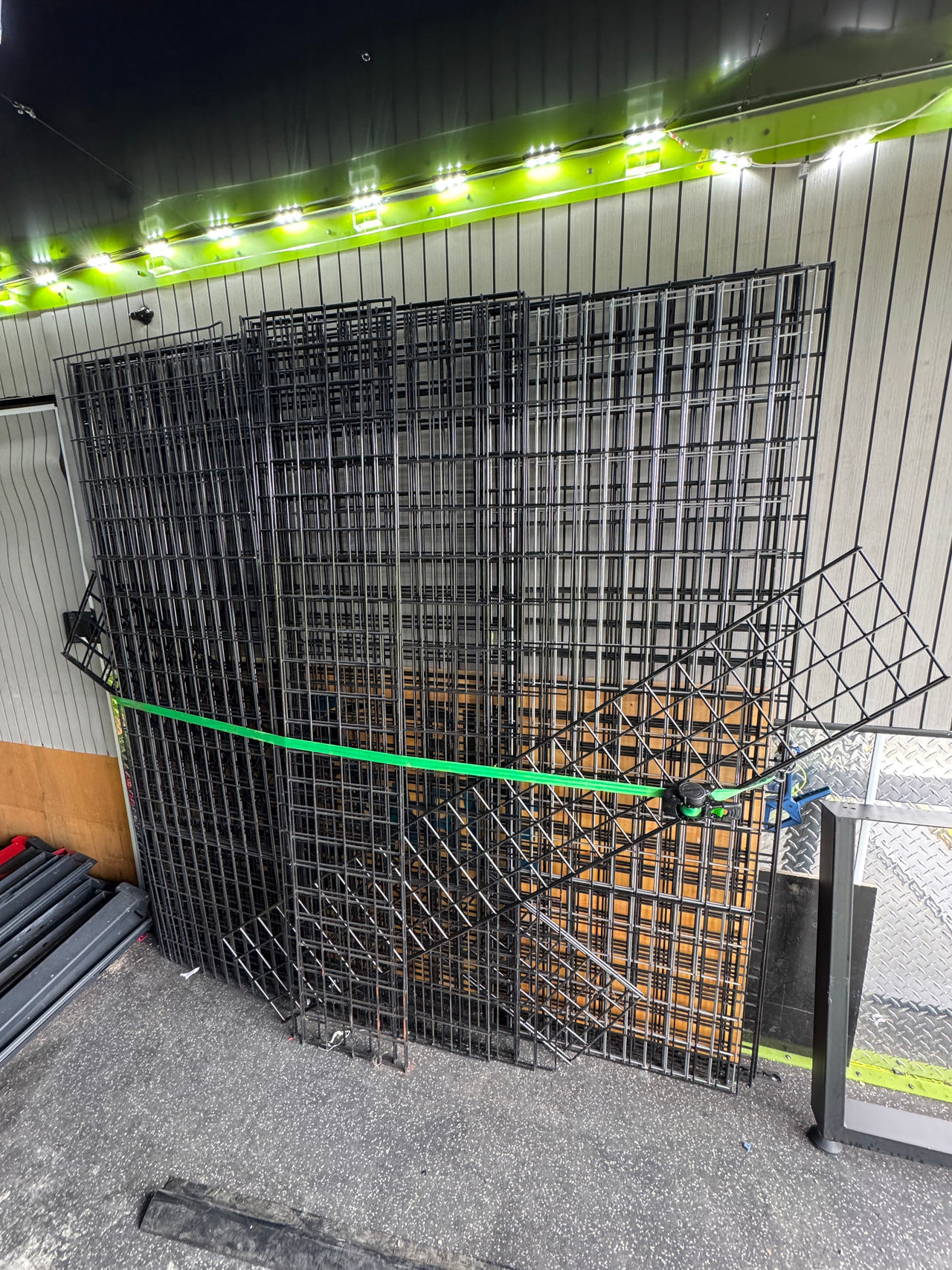 Black Wire Grid Wall Panels & Accessories Set