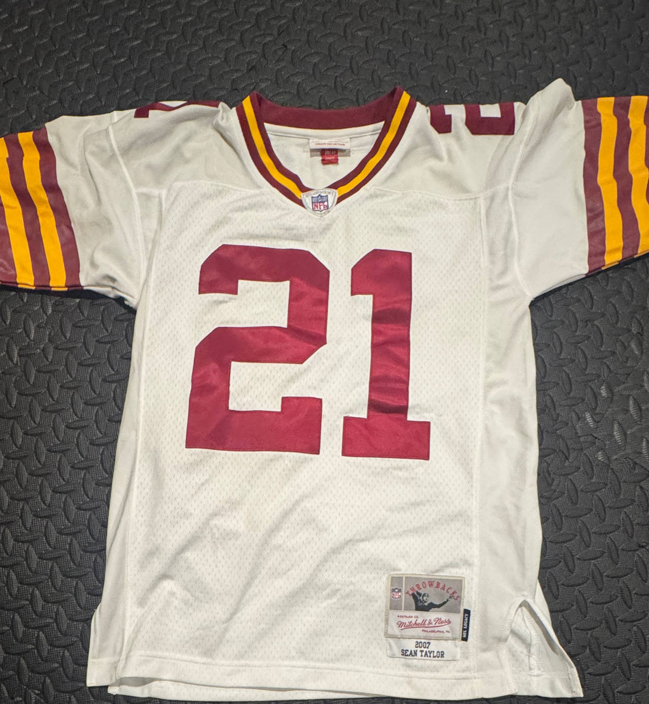 Mitchell & Ness Sean Taylor Washington Redskins 2007 Legacy Jersey Size 36 (S)