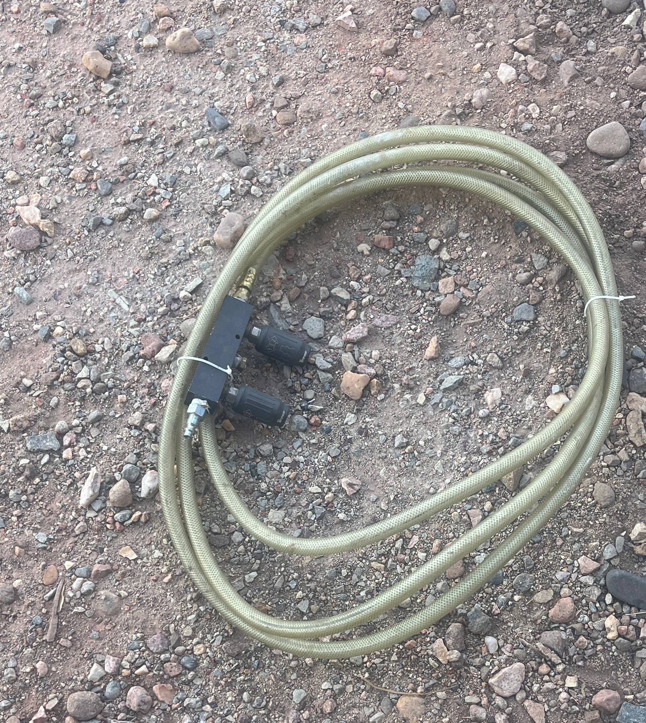 2-Way Air Manifold with Reinforced Hose