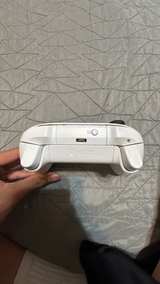 Xbox Wireless Controller - Robot White - Image 3