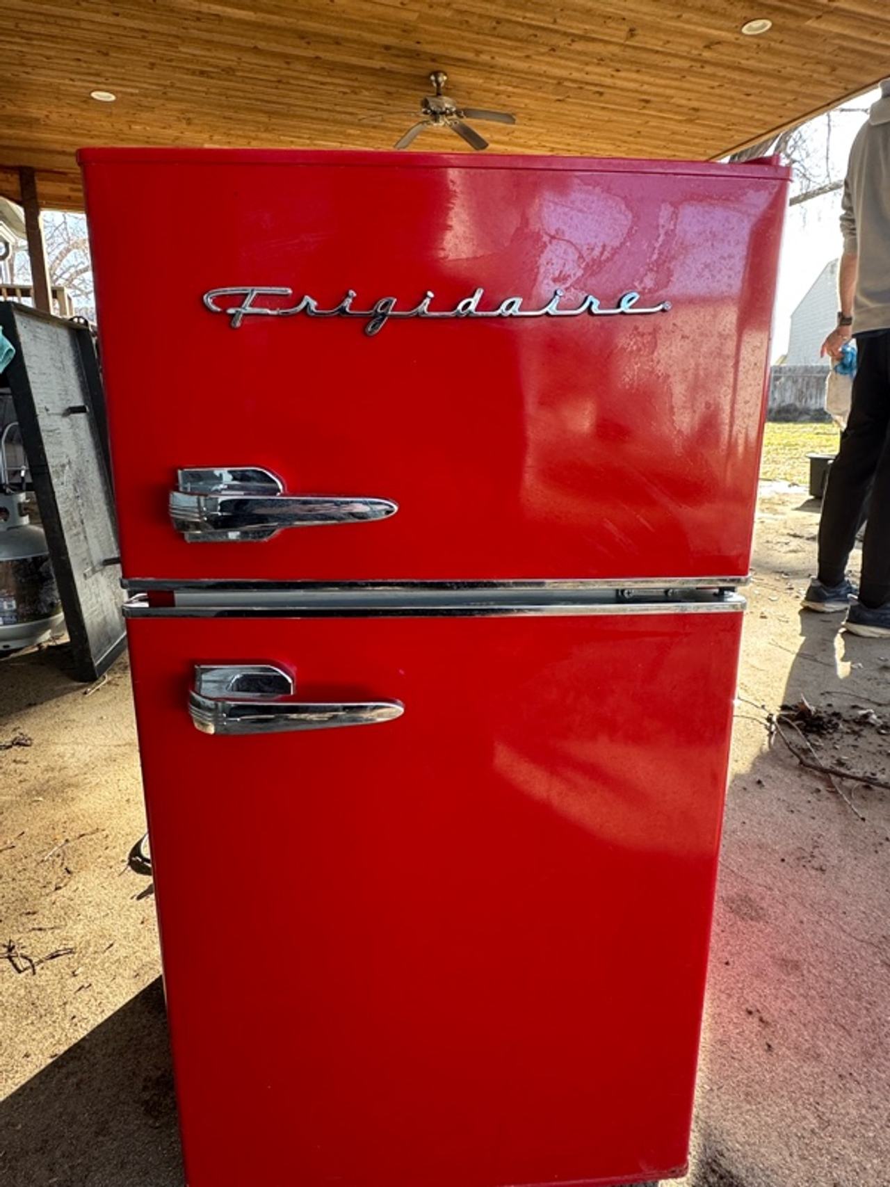 Frigidaire Retro Mini Fridge Red 3.2 cu ft 2-Door