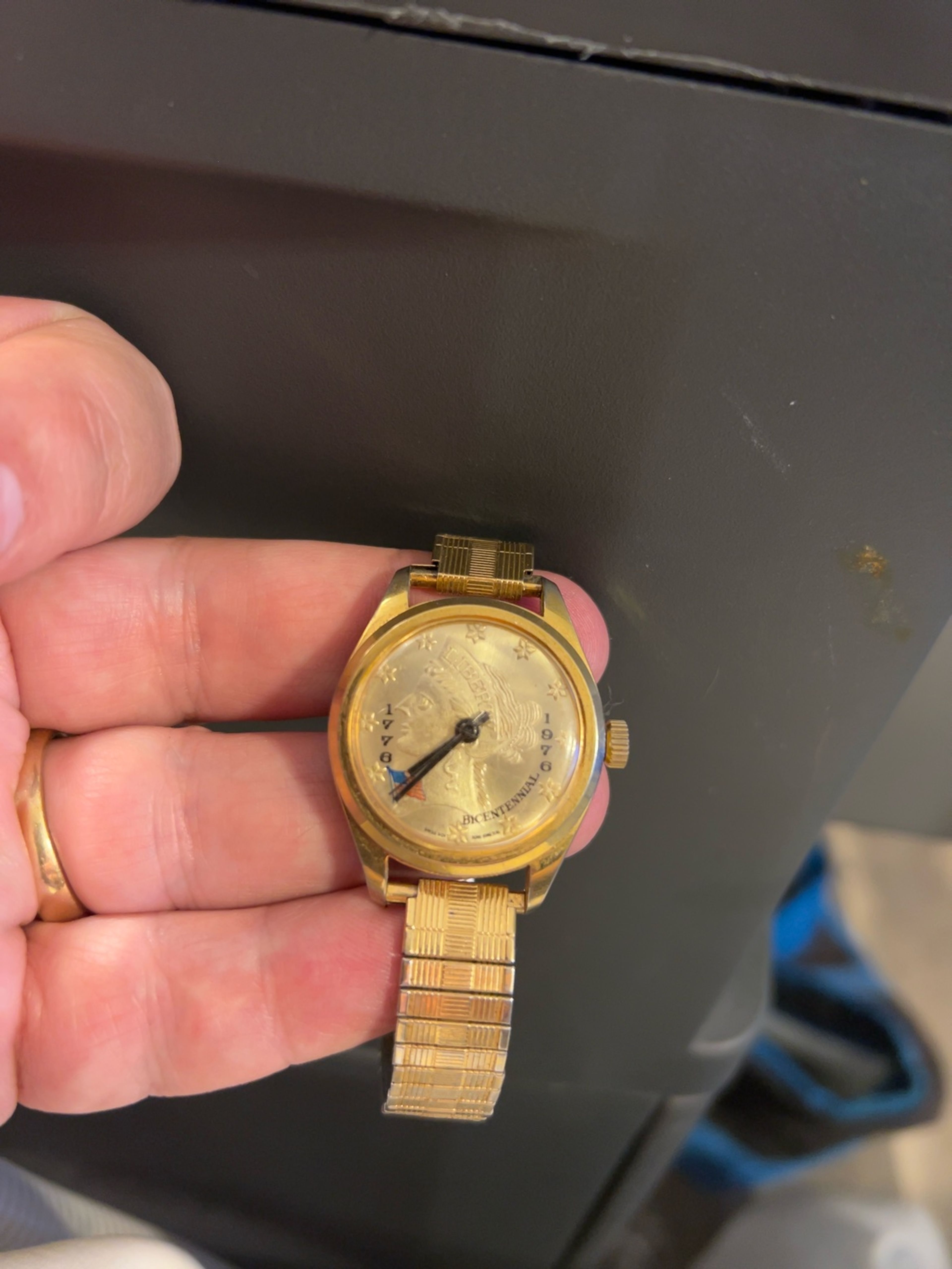 Rouan Bicentennial Coin Watch Gold Tone