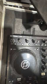 Native Instruments Traktor Kontrol S4 DJ Controller - Image 2