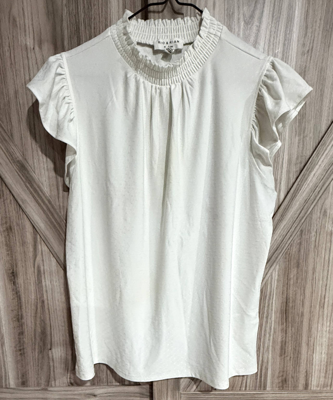 Rio & Rian White Smocked Mock Neck Flutter Sleeve Top Large