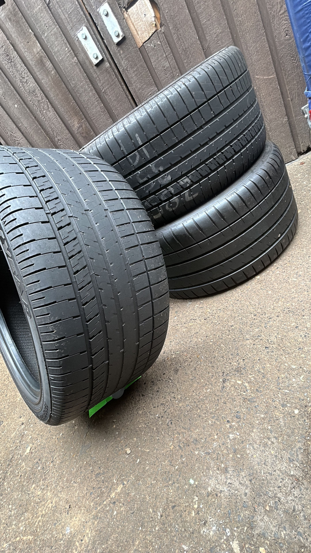 3x 285/35/19 Performance Summer Tires