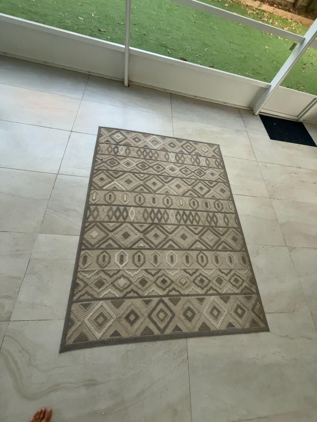 HomeRoots Gray Ivory Indoor/Outdoor Area Rug 5' x 7'