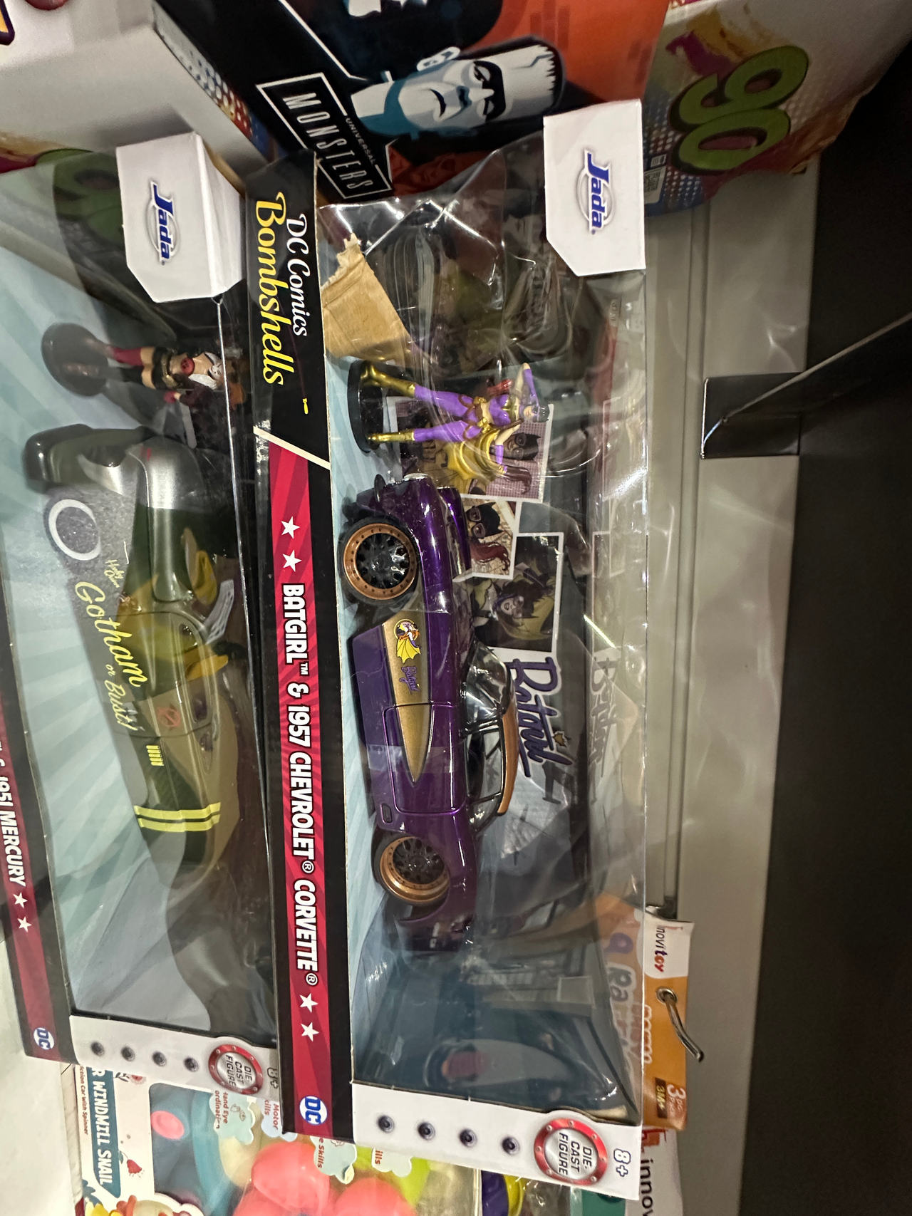 Jada Toys DC Comics Bombshells Batgirl & 1957 Chevrolet Corvette 1:24 Die-cast Car & Figure