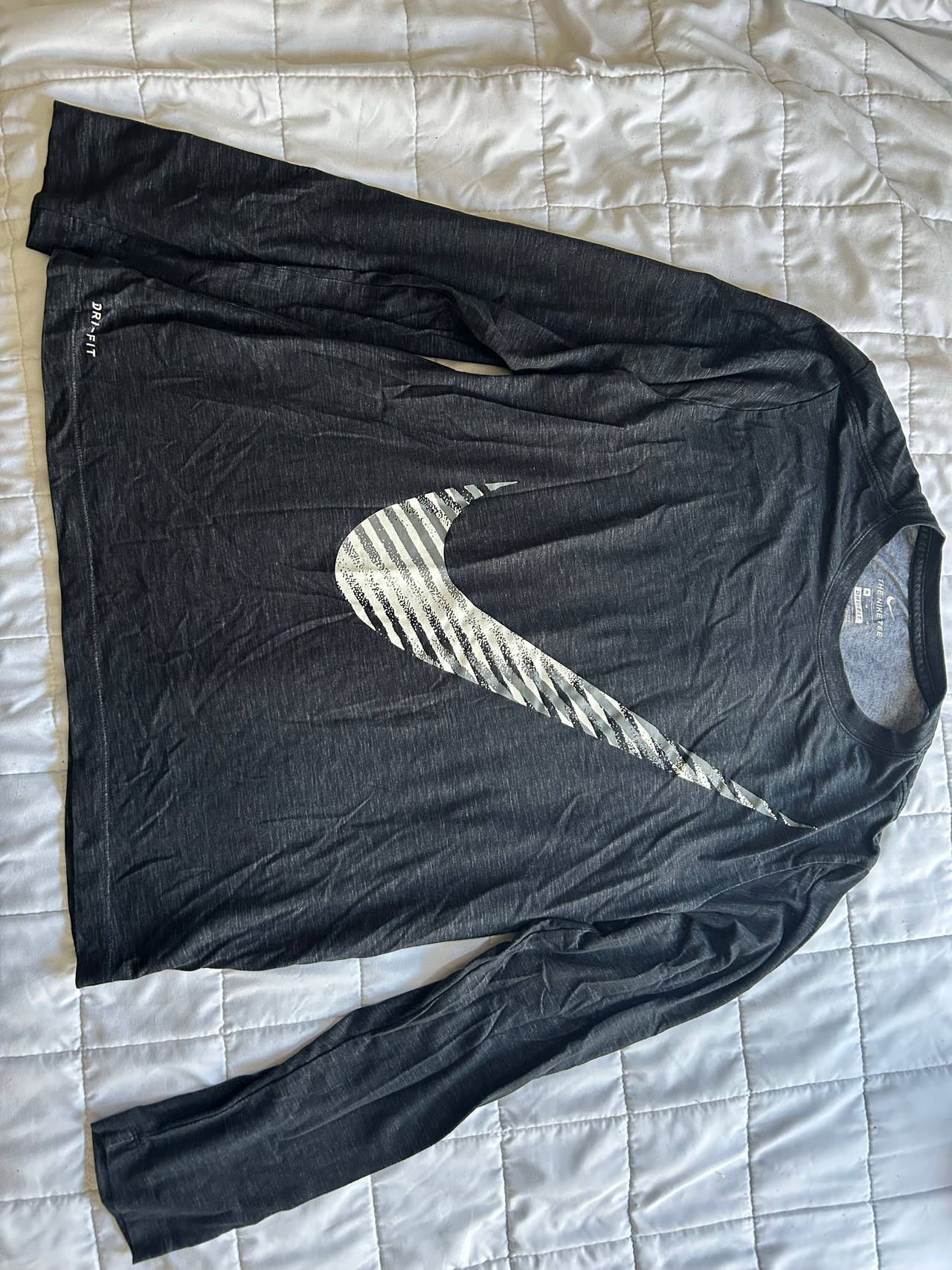 Nike Men's Dri-FIT Long Sleeve Graphic Training T-Shirt