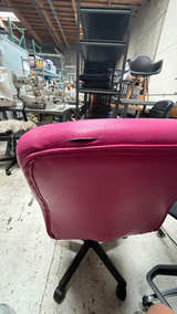Pemberly Row Pink Mid-Back Quilted Swivel Office Chair - Image 4