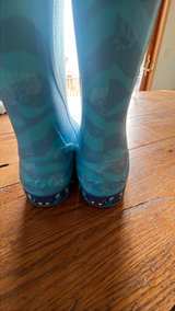 Crocs Kids' Handle It Finding Dory Rain Boot kids size 3 like new - Image 5