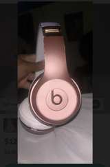 Beats Solo3 Wireless Headphones - Rose Gold - Image 2