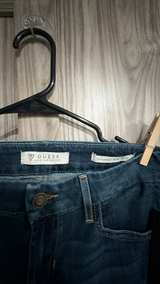 NEW Guess Women's Tailored Mini Boot Flare Jeans size 27 SH - Image 2