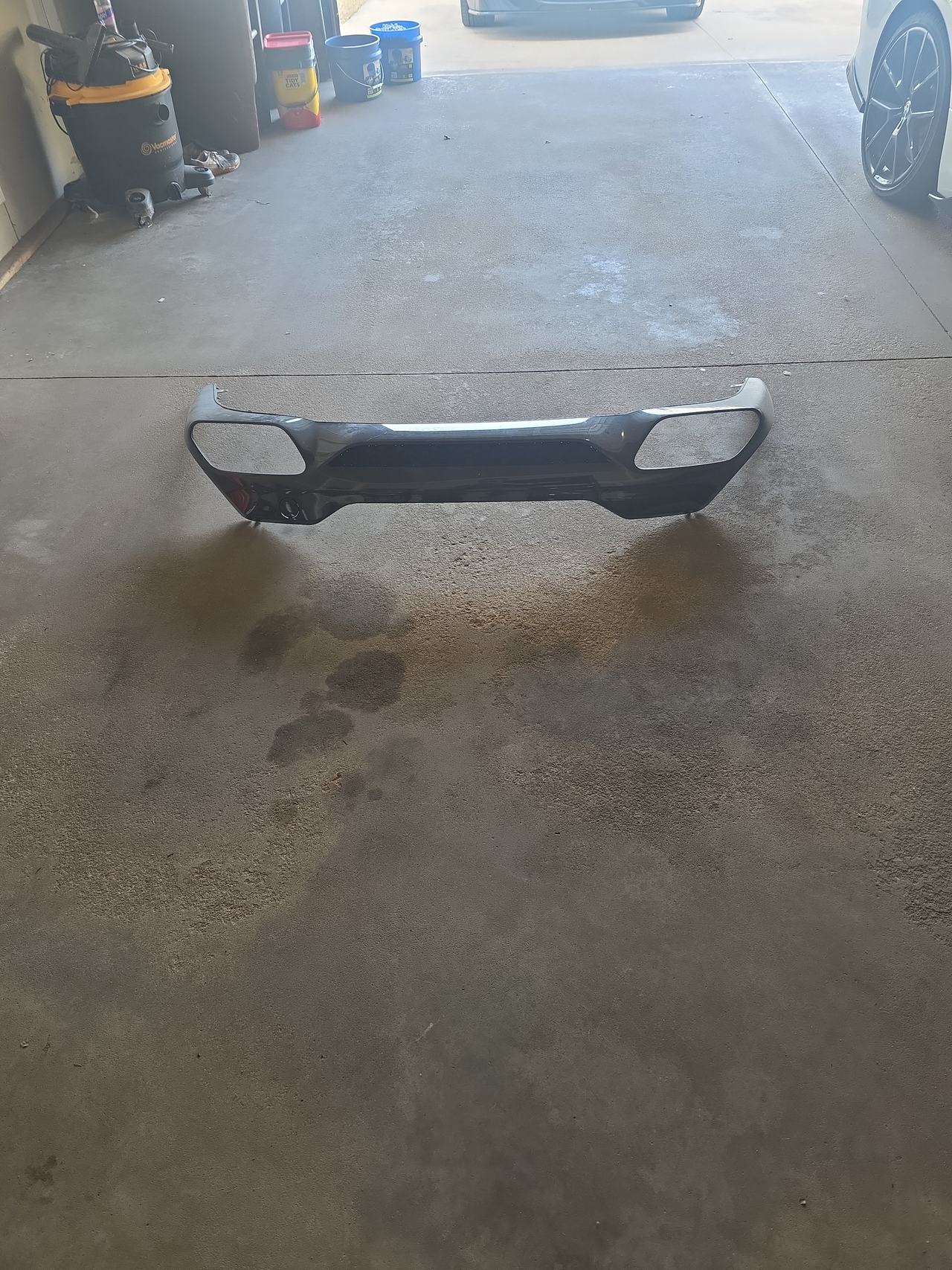 BMW M850i Rear Bumper Diffuser Trim