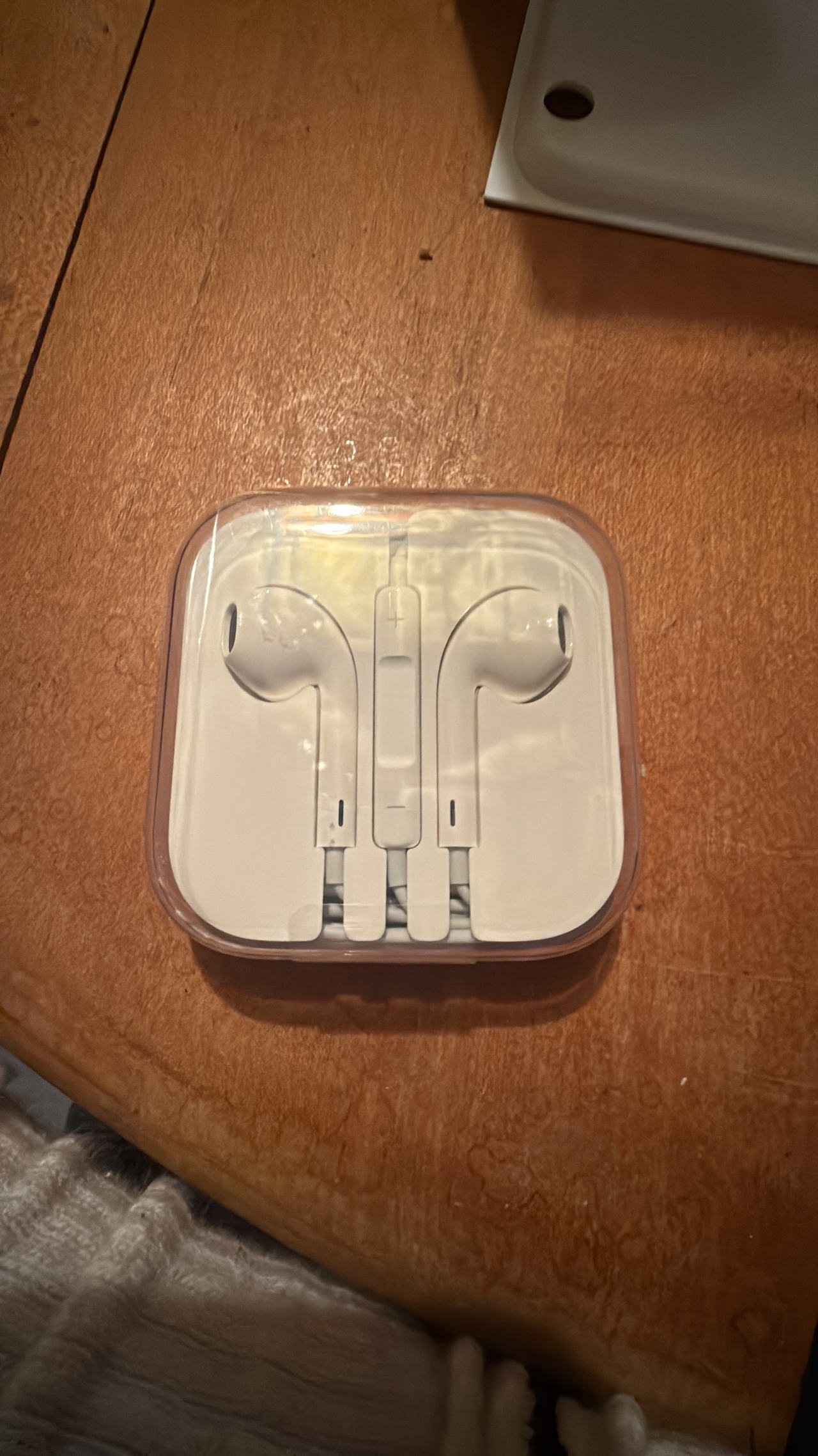 Apple EarPods with 3.5mm Headphone Plug