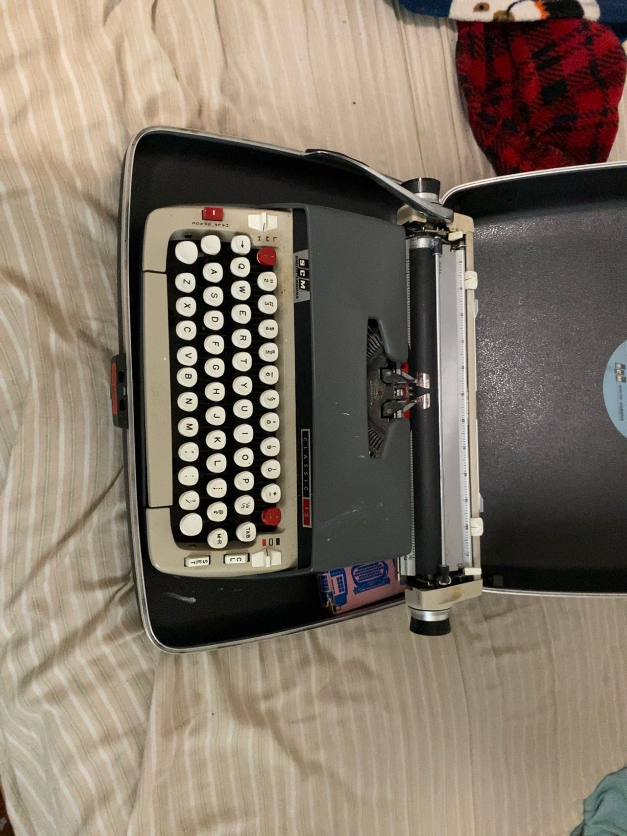 Smith Corona Classic 12 Gray Typewriter with Hard Case