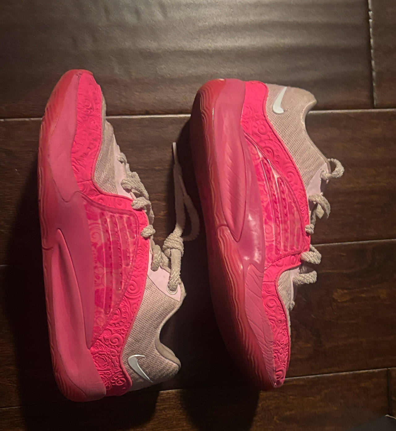 Nike KD 16 Aunt Pearl size 7 men’s 8.5 woman’s used and in good condition