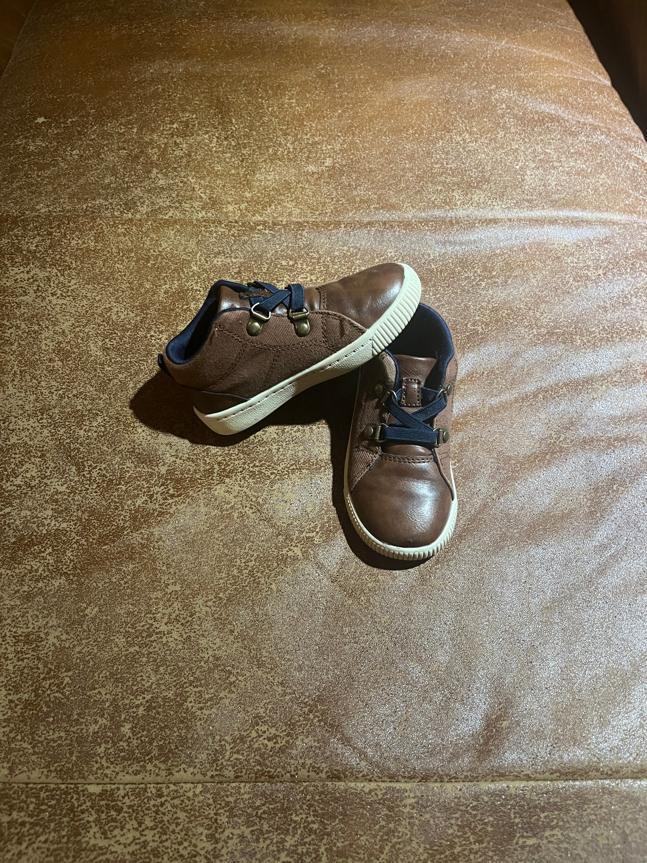 Carter’s Size 9 Kids Brown Leather Sneakers
