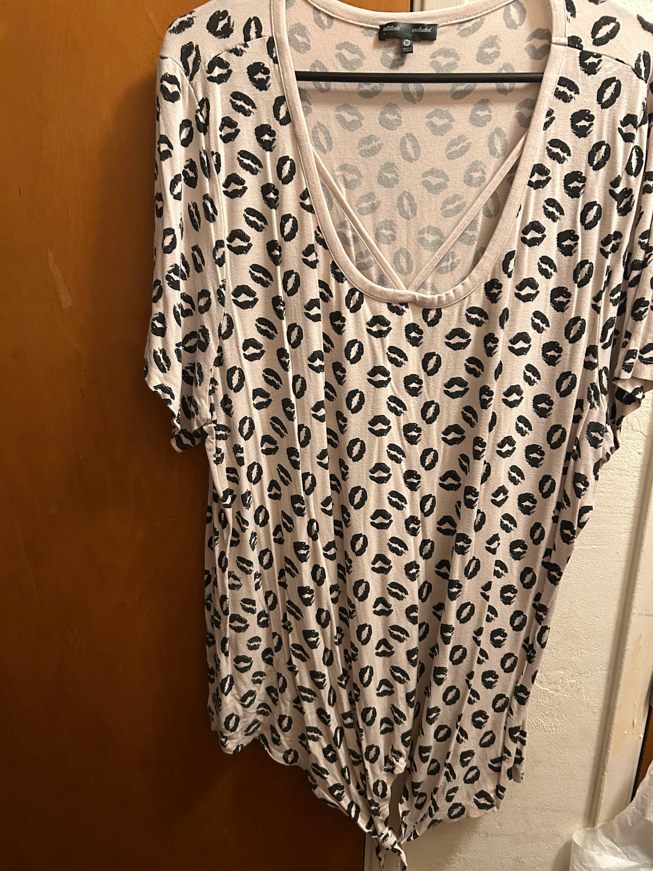 Catherine Malandrino Kiss Print Tie Front Top