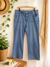 Seven7 Women's Size 18W Light Wash Relaxed Straight Jeans - Image 2