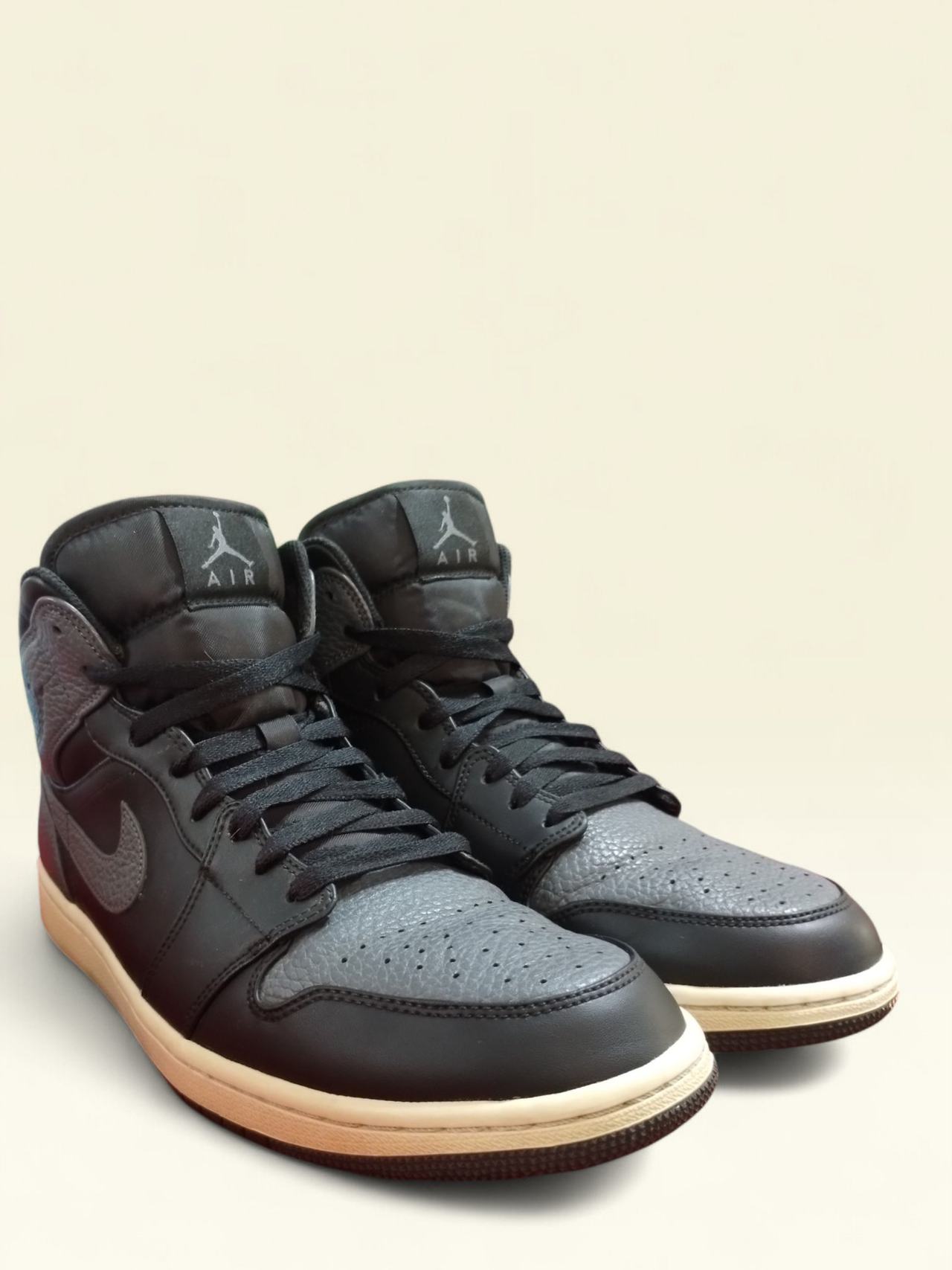 Air Jordan 1 Mid Black Dark Grey