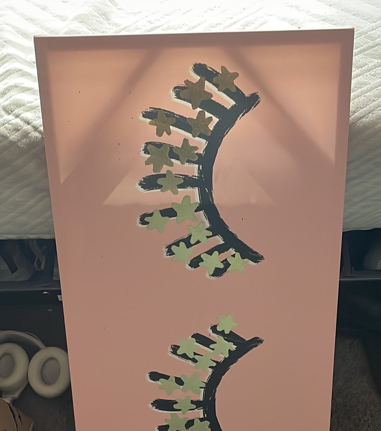 Pink Eyelash and Star Wall Decor