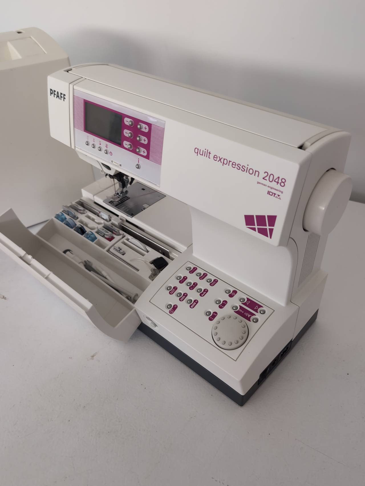 Pfaff Quilt Expression 2048 Sewing Machine