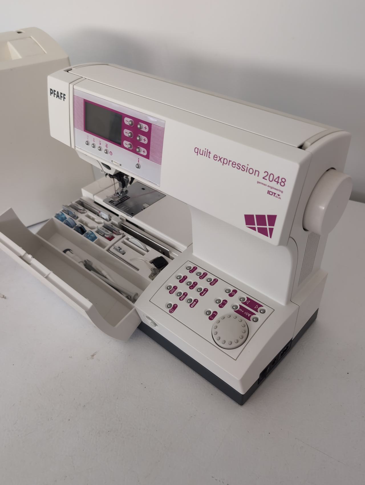 Pfaff Quilt Expression 2048 Sewing Machine