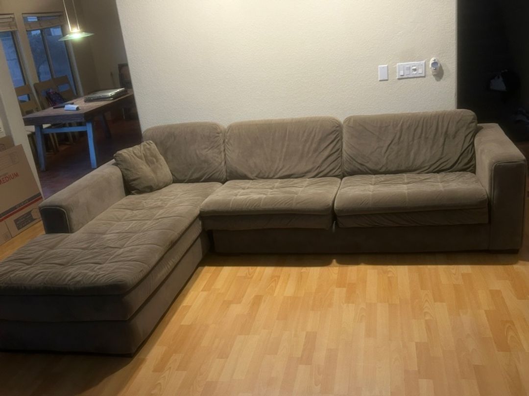2-Piece Sectional Sofa (Very Comfy+Clean)