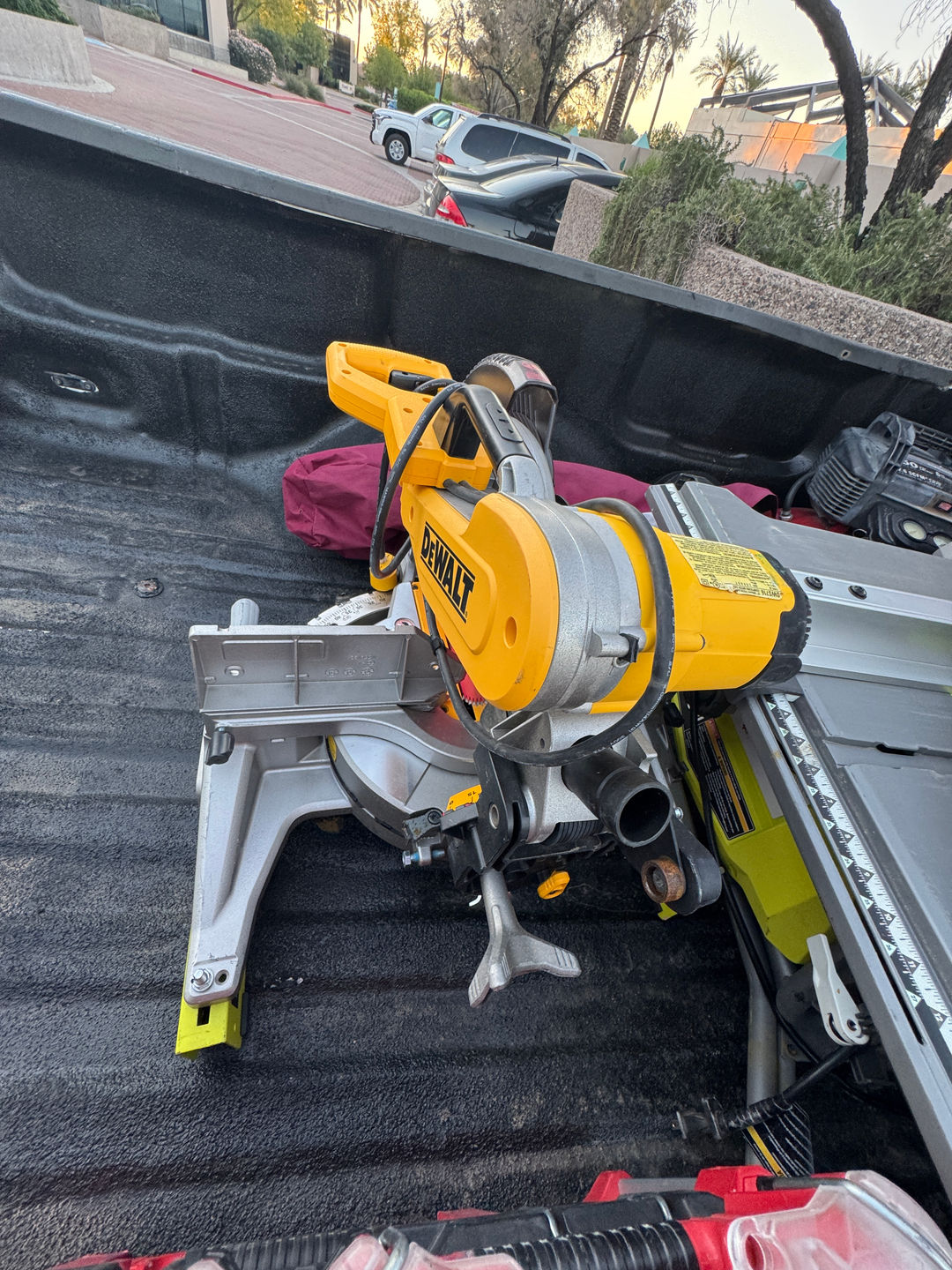 DeWalt 12-Inch Double-Bevel Sliding Compound Miter Saw