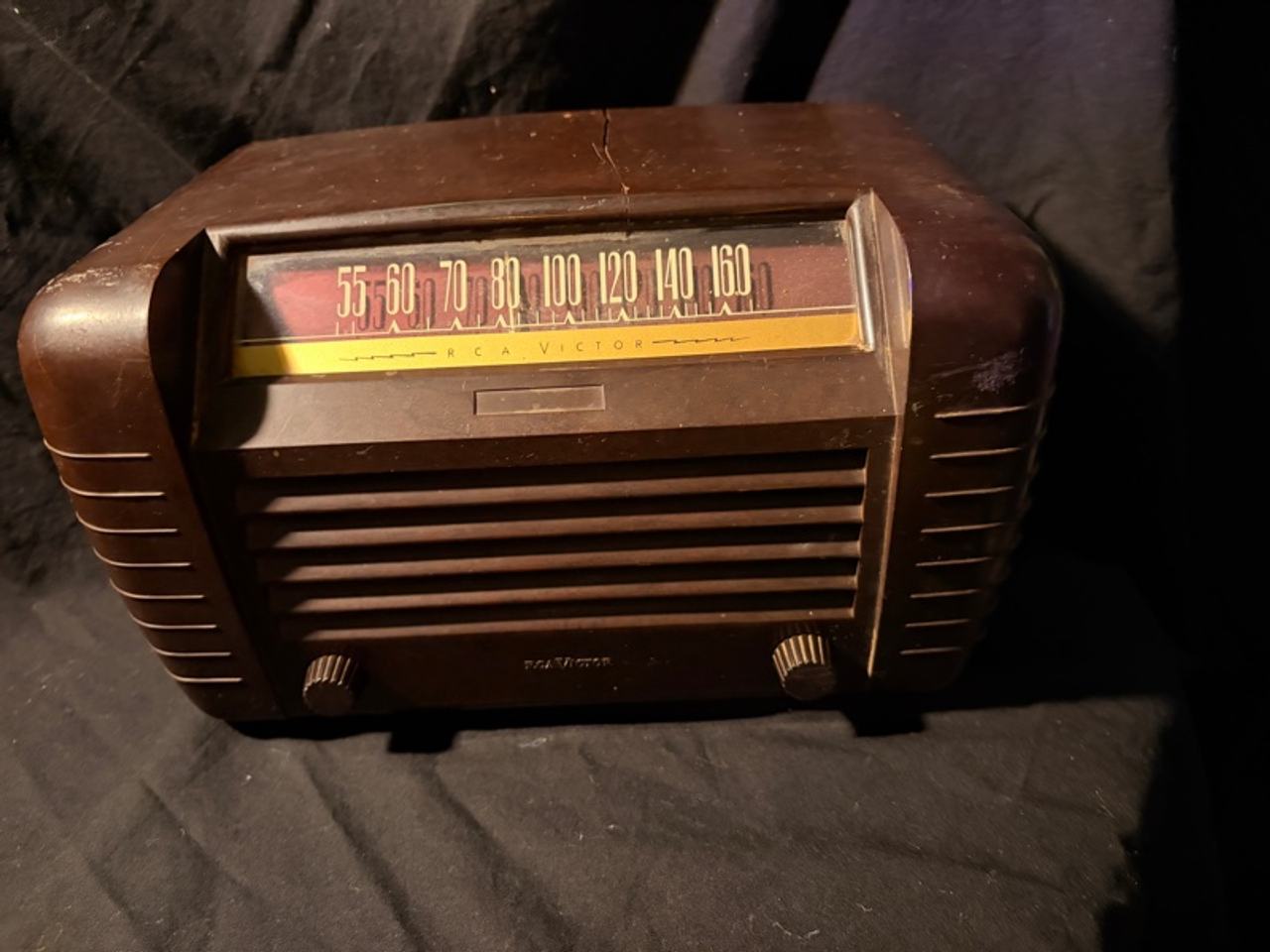 RCA Victor Model 65X1 Bakelite Tube Radio