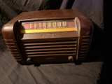 RCA Victor Model 65X1 Bakelite Tube Radio - Image 1