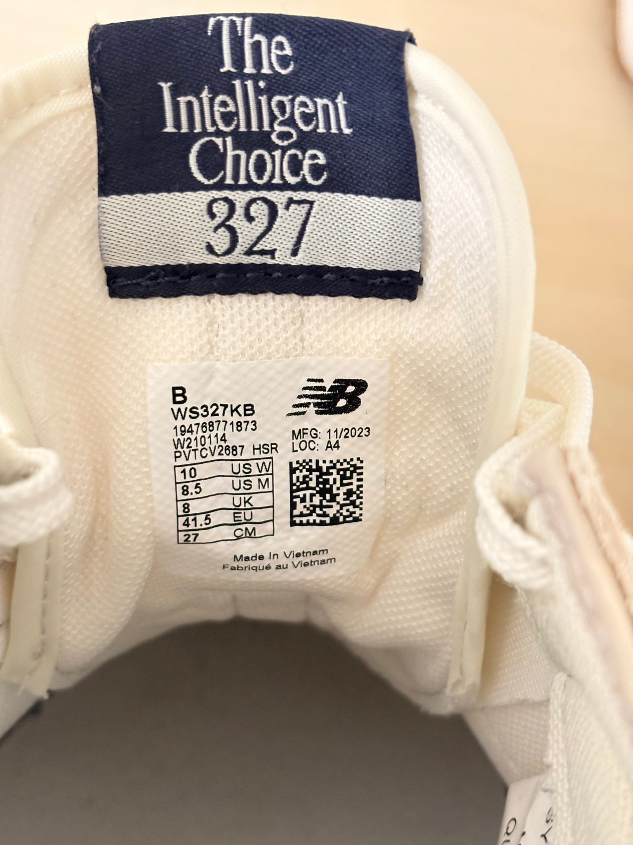 New Balance 327
