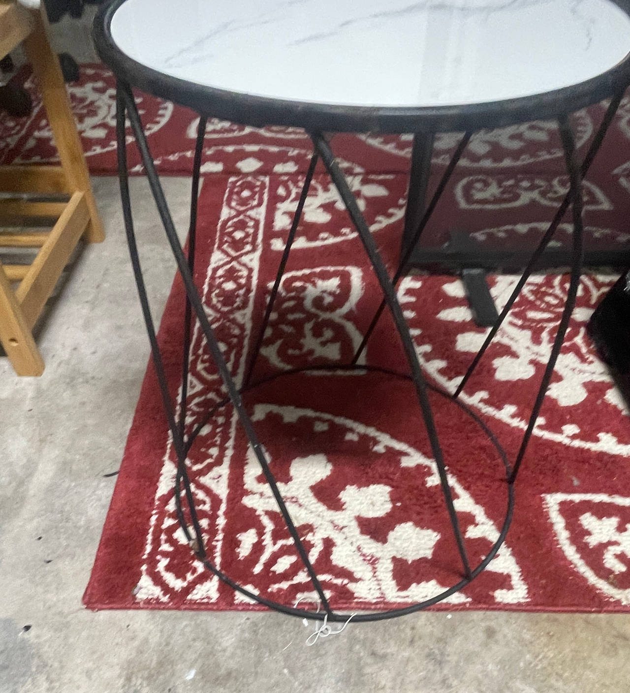 Round Geometric Wire Side Table with Faux Marble Top