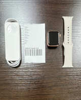 Apple Watch Series 5 40mm Gold Aluminum Cellular - Image 1