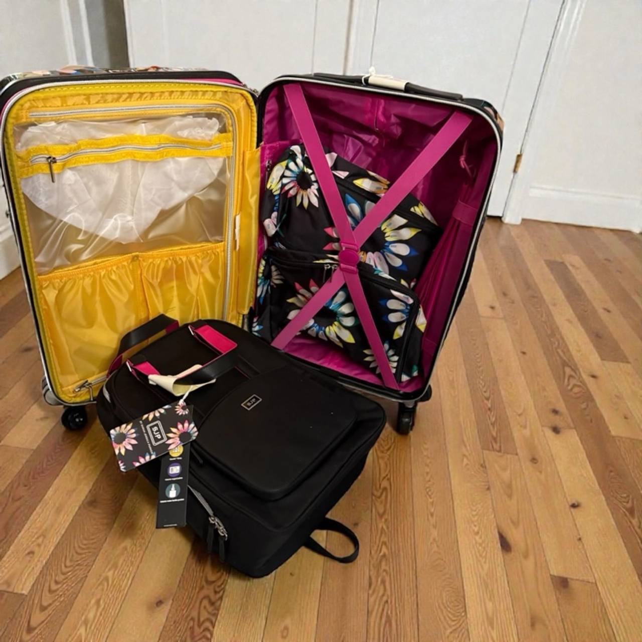 Sarah Jessica Parker Hardside Expandable carryon Spinner Suitcase w/SJPBackpack