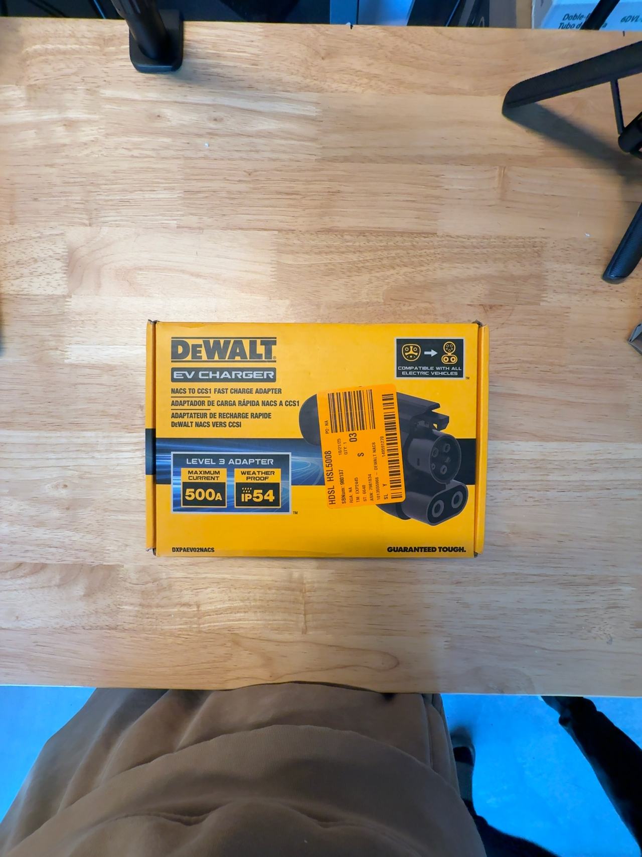 DEWALT NACS to CCS1 Fast Charging Adapter, 500A/ 1000V (Open Box)
