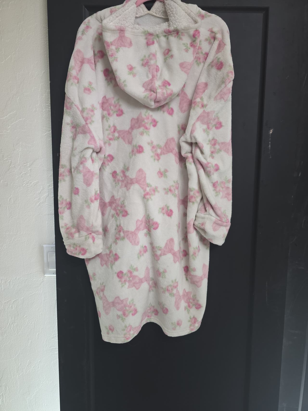 The Comfy Dream Oversized Hoodie Blanket Love Print