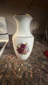 VS Portugal Vintage Rose Porcelain Vase - Image 4
