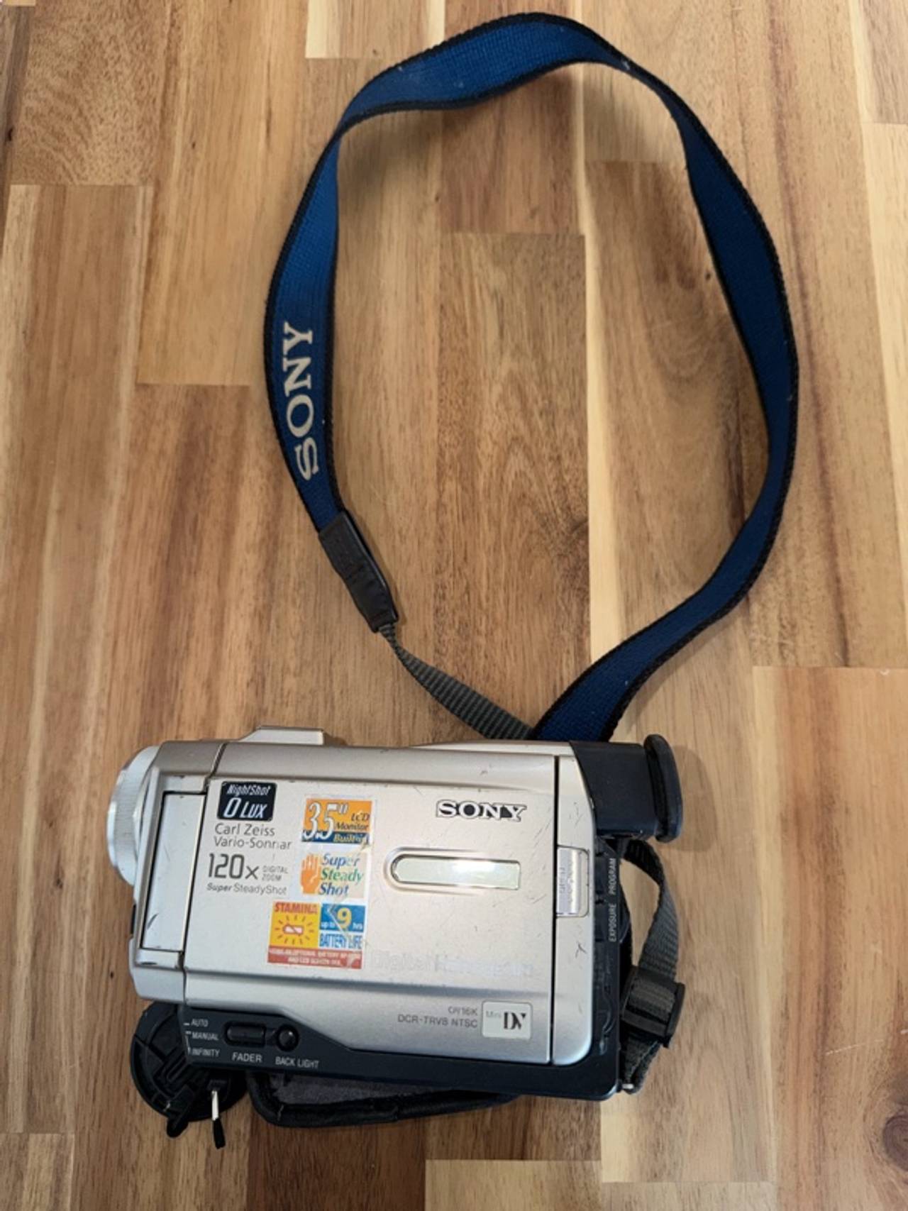 Sony DCR-TRV8 MiniDV Handycam Camcorder